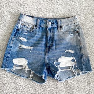 EUC American Eagle Mom Short Distressed Size 0